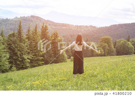 Young woman with a bouquet of flowers 41800210