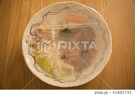 ラップをしたおかず 41805735