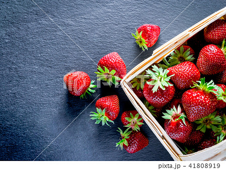 Strawberry with wooden basket 41808919