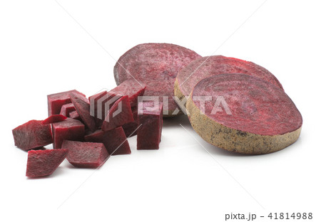 Raw beetroot isolated on white 41814988