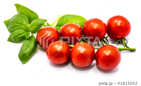 Red cherry tomatoe isolated 41815052
