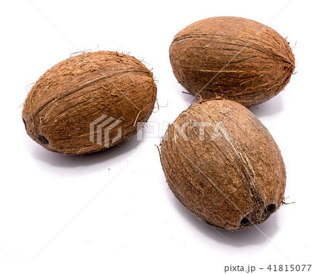 Fresh coconut isolated on white 41815077