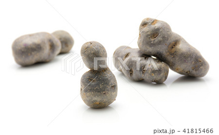 Fresh vitelotte potato isolated on white 41815466