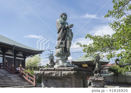 長勝寺の日蓮聖人像（鎌倉市材木座） 41816920