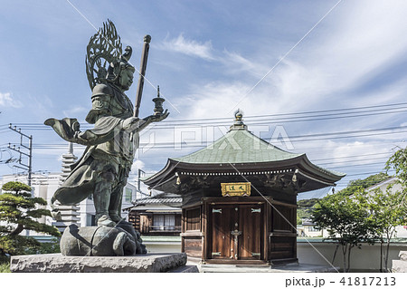 長勝寺の毘沙門天像と六角堂(鎌倉市材木座) 長勝寺の毘沙門天像と六角堂(鎌倉市材木座) 41817213