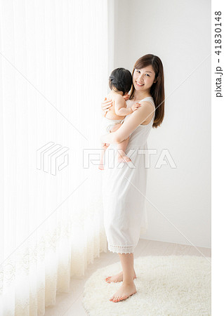 赤ちゃん　ママ 41830148