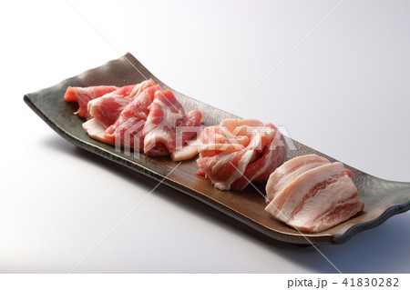 スライス豚肉の皿盛り 41830282