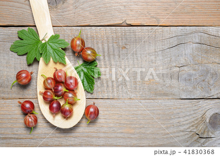 Gooseberry in spoon on old wooden table Gooseberry in spoon on old wooden table 41830368