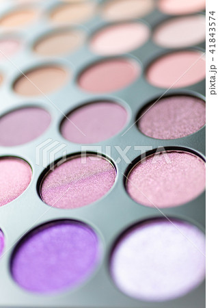 Eye Shadow Make Up Palette Close Up 41843574