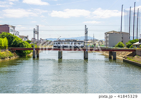 大阪府堺市・石津川を渡る阪堺電車モ701系 41845329