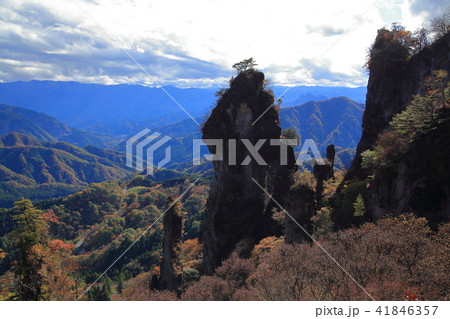 群馬の妙義山の中間道第四石門付近から見た南東眺望 群馬の妙義山の中間道第四石門付近から見た南東眺望 41846357