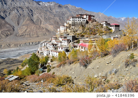 インドのヒマラヤ山岳地帯　スピティ谷のキーゴンパ　密集する寺院と僧院 41846396