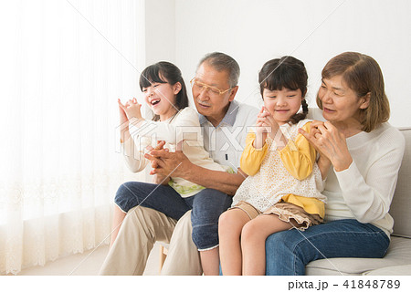 シニア夫婦 孫 家族 イメージ 41848789