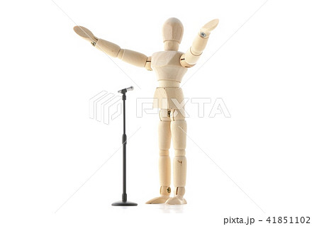 マイクの前で大きい声で。 マイクの前で大きい声で。 41851102