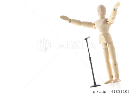 マイクの前で大きい声で。 マイクの前で大きい声で。 41851105