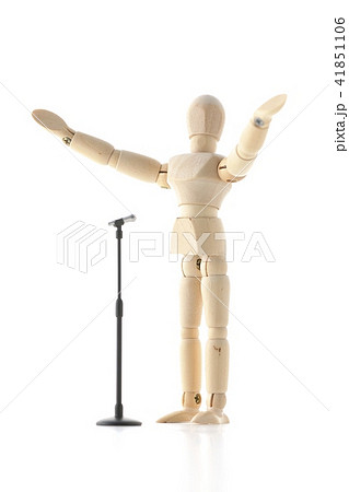 マイクの前で大きい声で。 マイクの前で大きい声で。 41851106