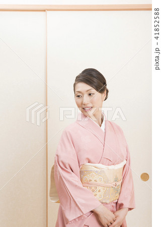 着物の女性 41852588