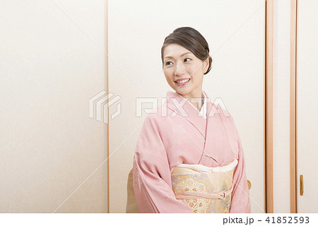 着物の女性 41852593