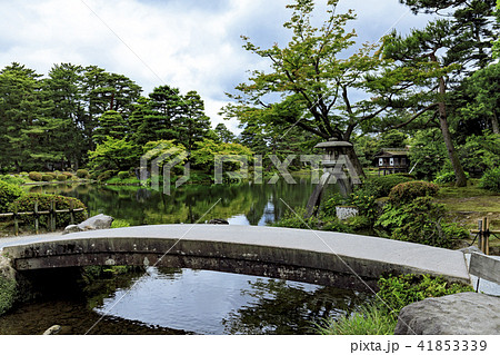 金沢 兼六園 ことじ灯篭の写真素材