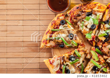 Spicy pizza with chicken gyros Spicy pizza with chicken gyros 41853402