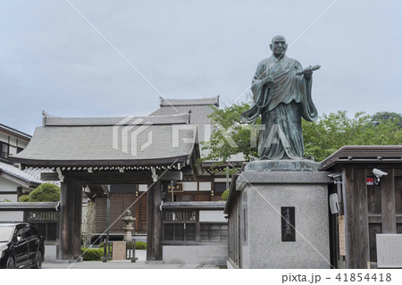 妙長寺の日蓮上人像(鎌倉市材木座) 妙長寺の日蓮上人像(鎌倉市材木座) 41854418