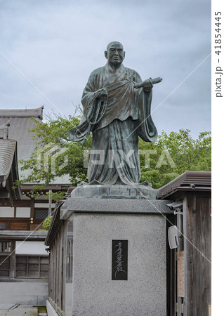 妙長寺の日蓮上人像(鎌倉市材木座) 妙長寺の日蓮上人像(鎌倉市材木座) 41854445