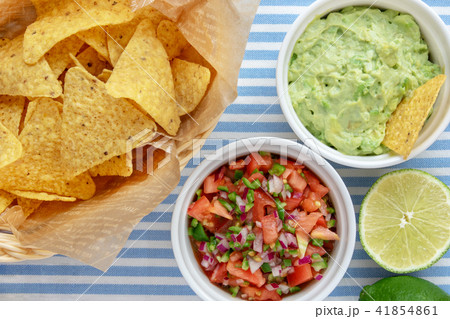 トルティーヤ・チップスとディップ 41854861