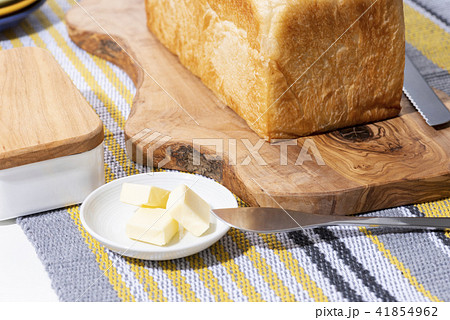食パンで朝食準備 41854962
