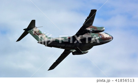 旋回する航空自衛隊のC-1輸送機 41856513