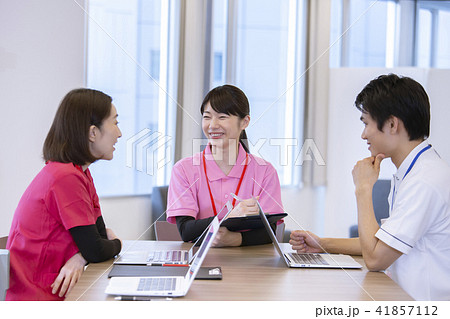 ケアマネージャー　サービス担当者会議　　 41857112