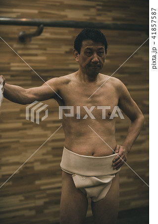 Sumo wrestling 41857587