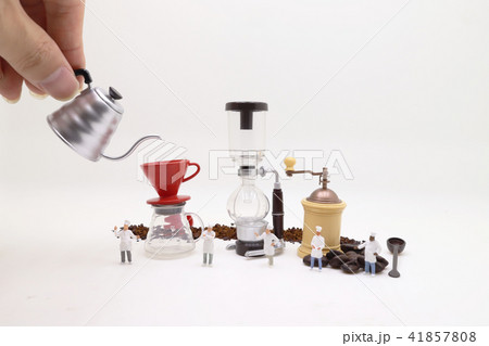 a figure cooker with Professional coffee maker a figure cooker with Professional coffee maker 41857808