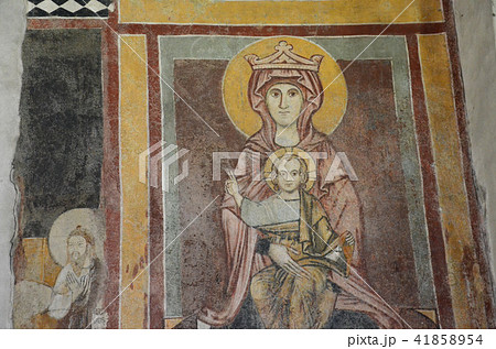初期キリスト郷時代建造のサン・ロレンツォ・マッジョーレ教会の壁に描かれているフレスコ画 初期キリスト郷時代建造のサン・ロレンツォ・マッジョーレ教会の壁に描かれているフレスコ画 41858954