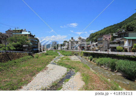 湯田中渋温泉郷と横湯川 41859213