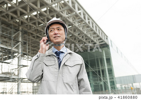 ビジネスマン 建築現場 屋外 建設業 ビジネスイメージ ビジネスマン 建築現場 屋外 建設業 ビジネスイメージ 41860880