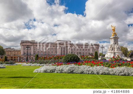Buckingham palace in London, England 41864886