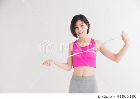 エクササイズ・女性・白バック 41865180