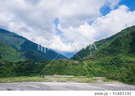 山背景 山の風景 青空の写真素材