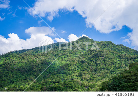 山背景 山の風景 青空の写真素材