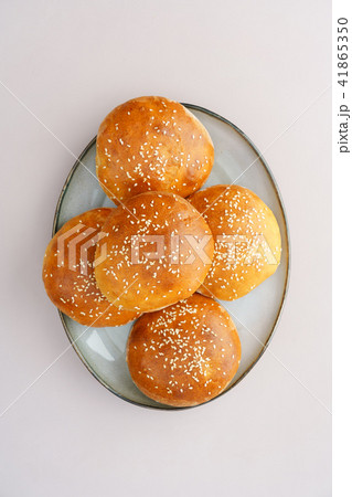 Wholegrain burger buns 41865350