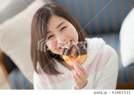 ルームウェア・女性・ソファ 41865535