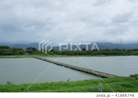 増水した吉野川 川島潜水橋(徳島県吉野川市から撮影) 増水した吉野川 川島潜水橋(徳島県吉野川市から撮影) 41866746
