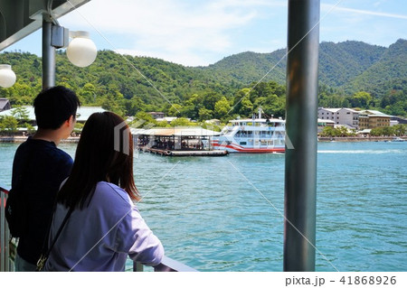 宮島　広島　フェリー　宮島松大汽船　厳島　男女　宮島桟橋 41868926