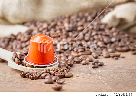 coffee capsule on wooden spoon 41869144