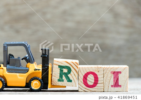 Toy forklift hold letter block in word ROI Toy forklift hold letter block in word ROI 41869451