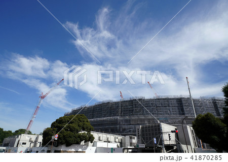 日本の東京都市景観「青空と建設中の新国立競技場」 日本の東京都市景観「青空と建設中の新国立競技場」 41870285