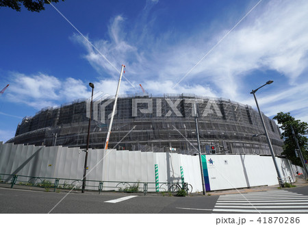 日本の東京都市景観「青空と建設中の新国立競技場」 日本の東京都市景観「青空と建設中の新国立競技場」 41870286