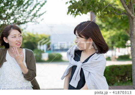 女性2人　ママ友 41870313