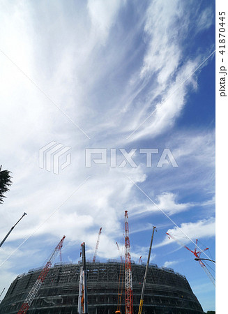 日本の東京都市景観「青空と建設中の新国立競技場」 日本の東京都市景観「青空と建設中の新国立競技場」 41870445