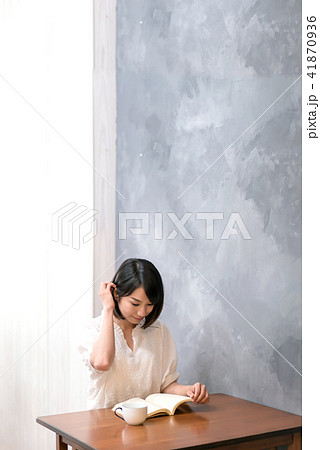 女性 メス 女の人 41870936